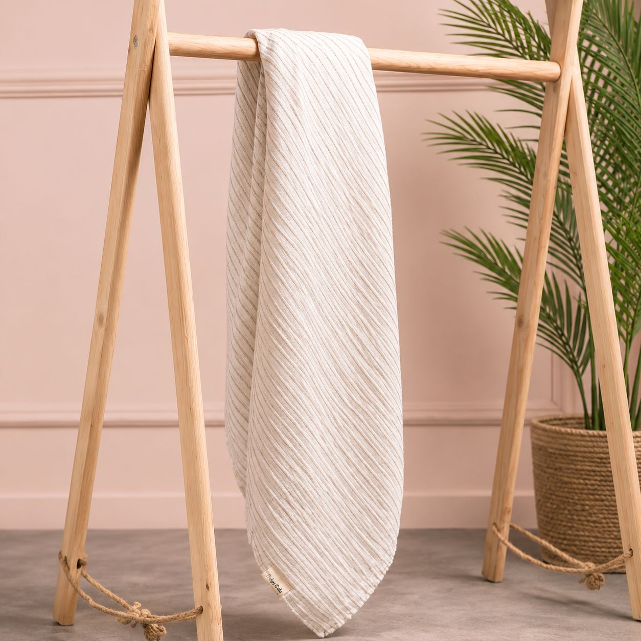 Beigemuslinswaddleblanket